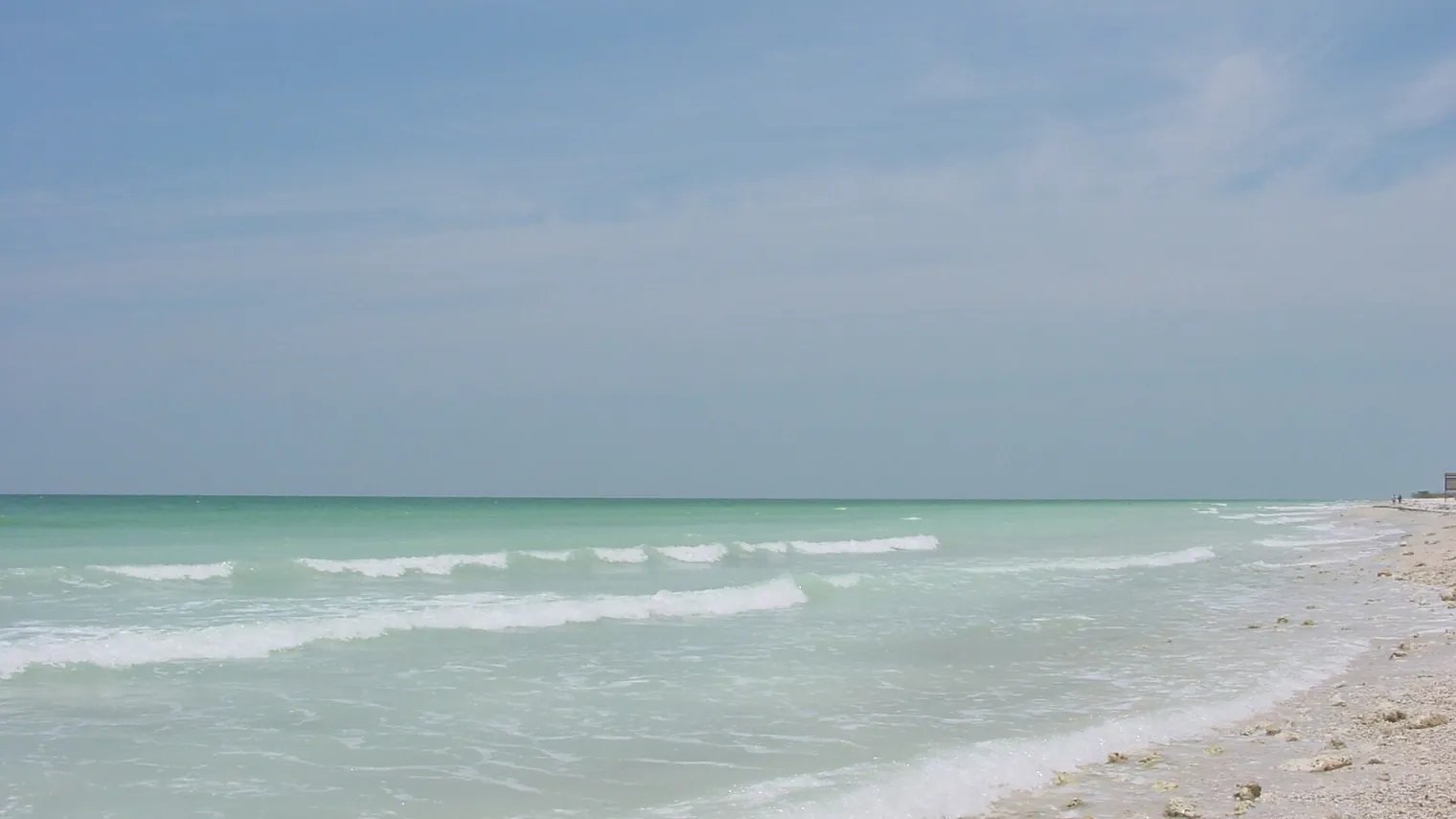 A costa natural de Honeymoon Island, sem construções