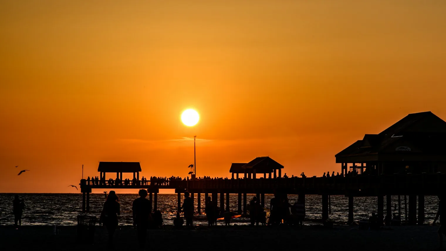 Pôr do sol sobre o píer de Clearwater Beach